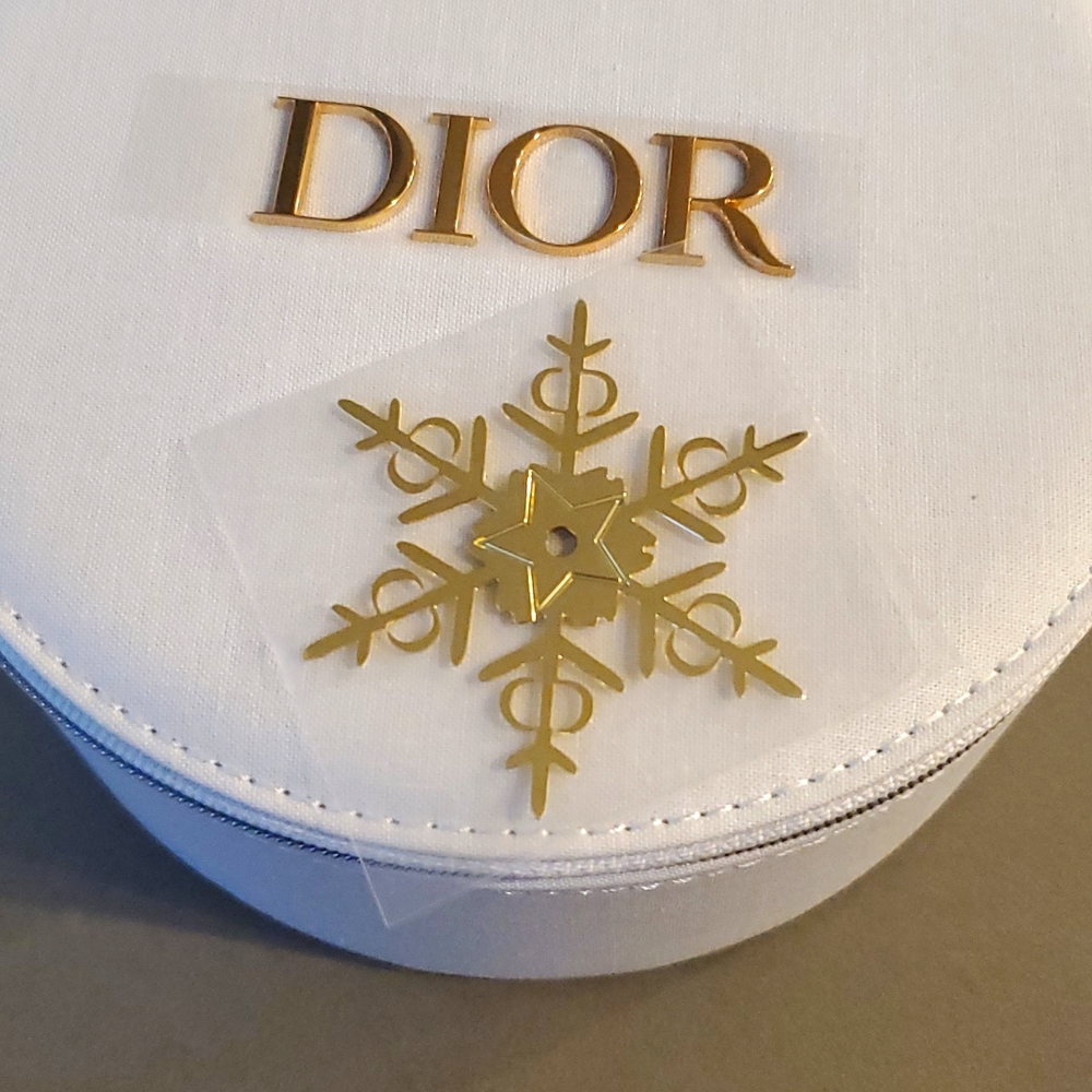 New wrapped DIOR Christmas snowflake star VIP beauty gold tone Dior CD Logo